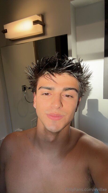 evillxe sexy model pic