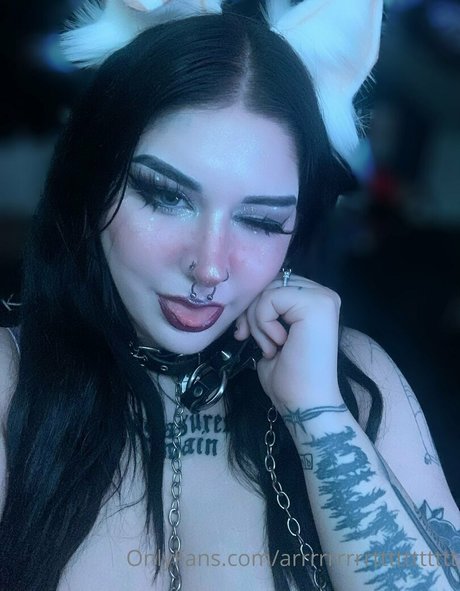 Ur E Mommy star hot photos