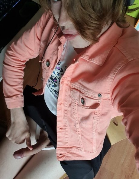 Femboy pfp model erotic picture