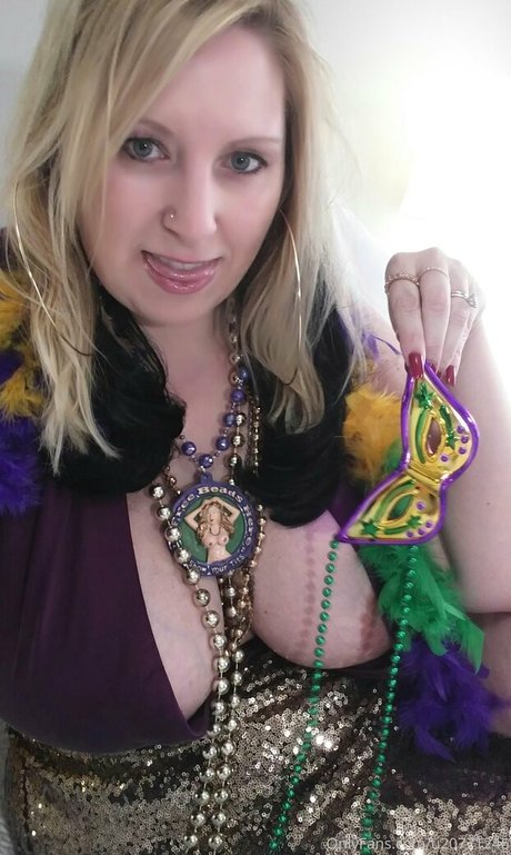 indyhw model naked photos