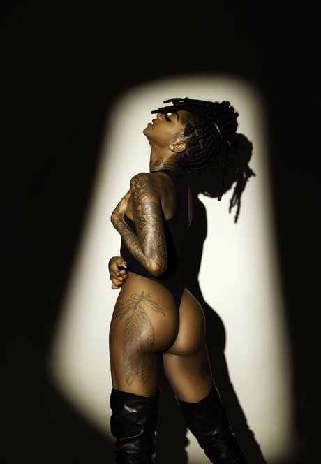 Zaria Linton pornstar adult image