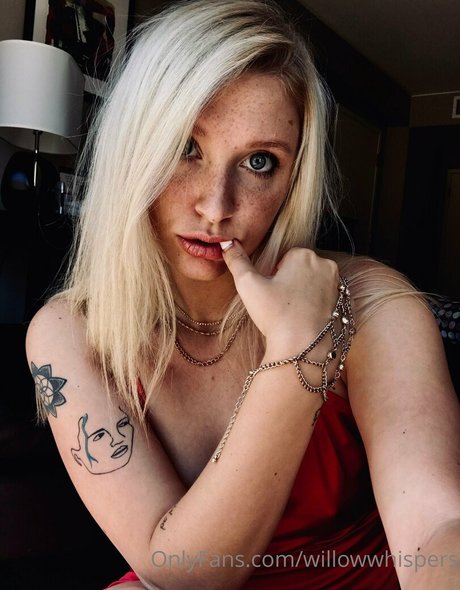 willowwhispers hot pornstar pictures