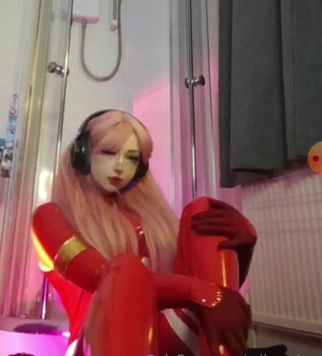 milescries model pretty pic