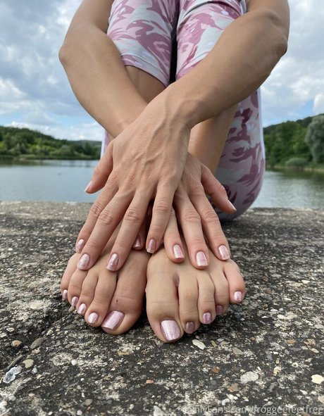 froggeefeetfree erotic pornstar gallery