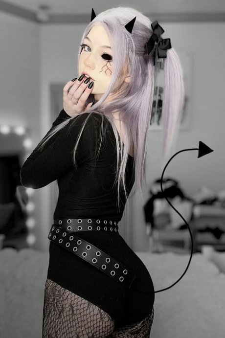 Strawberrymillk model naked galleries