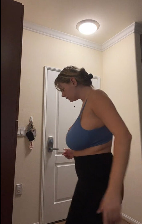 Emily V free star img