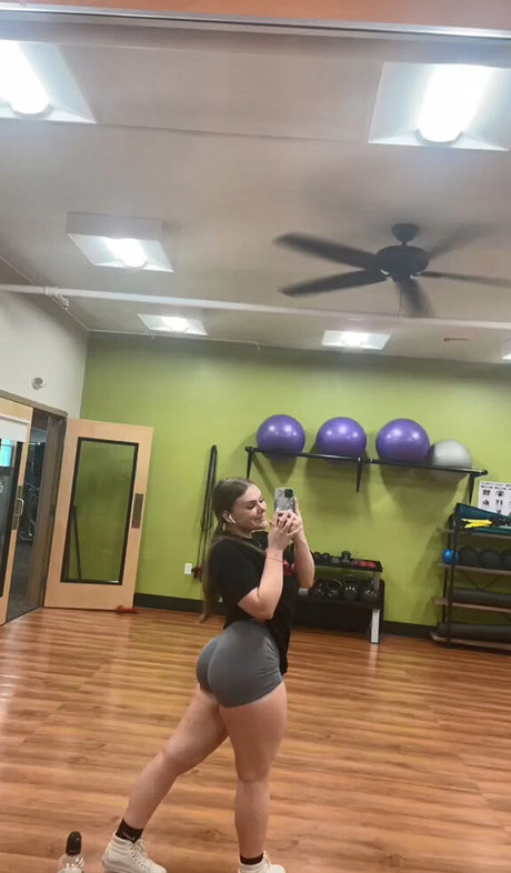 Emily V sexy actress photo