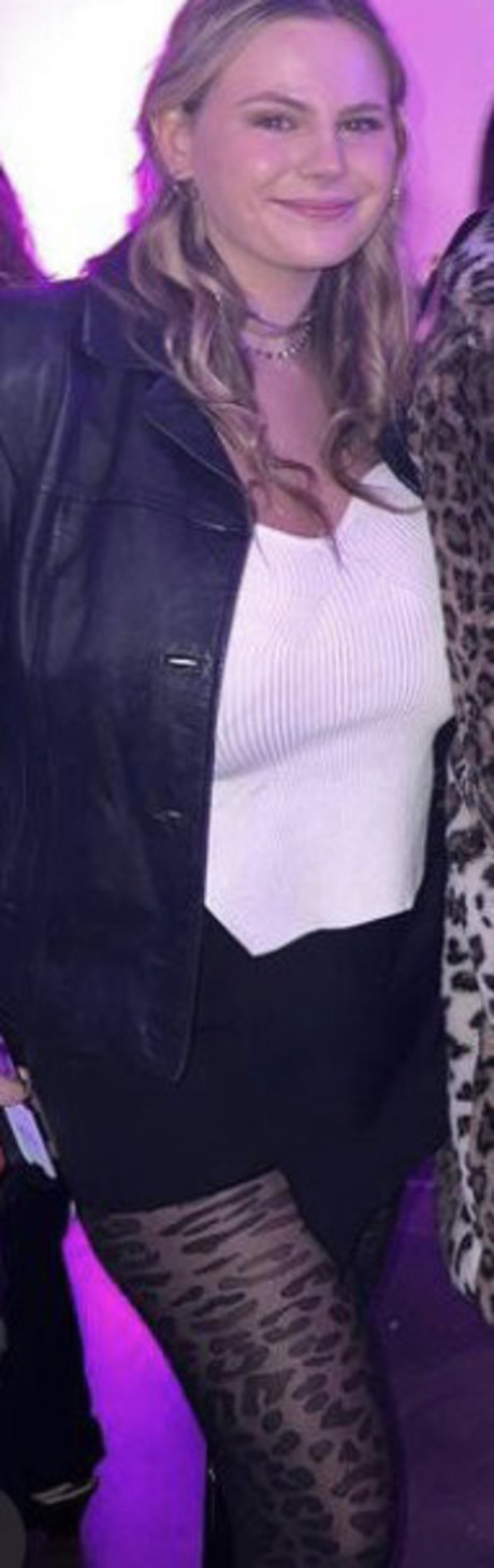 Emily V pornstar naked gallery