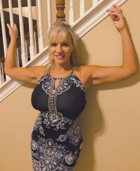 Tori Hendricz pornographic model pics