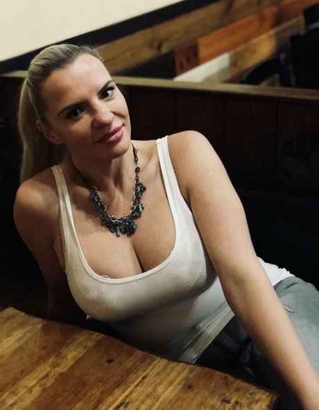 Tori Hendricz star free images