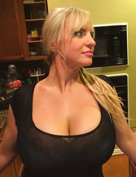 Tori Hendricz star hd photo