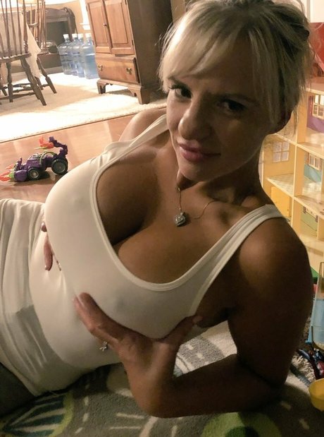 Tori Hendricz perfect actress pics