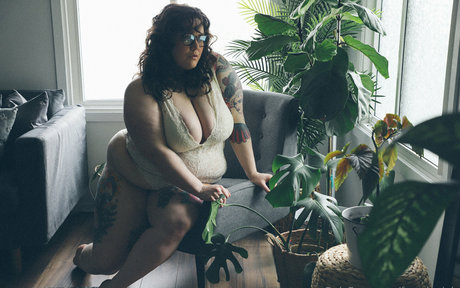 fayedaniels model erotic image