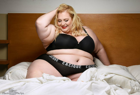 theviviennerose star nudes picture