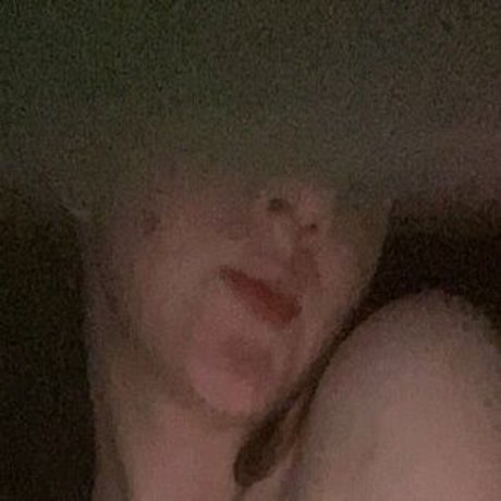 friskyfeline69 model top images