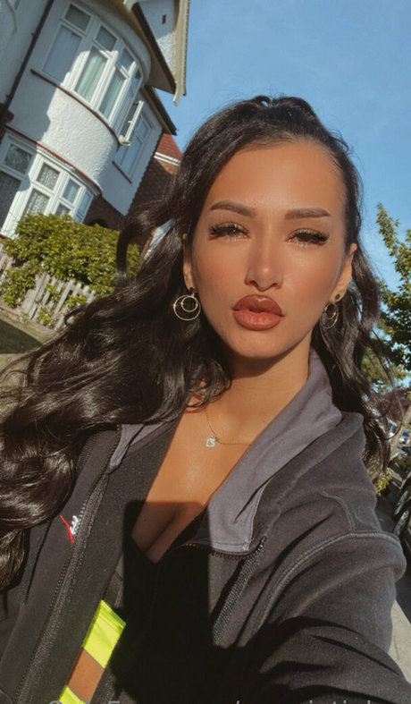 emmietinker nude model img