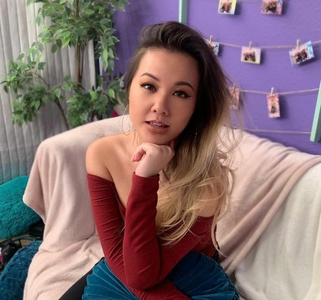 Gina Darling pretty pornstar photos