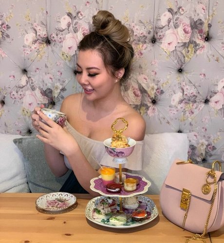 Gina Darling pornstar pretty picture