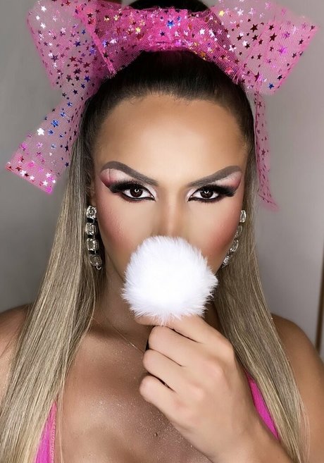 Bruna Butterfly naked model archive