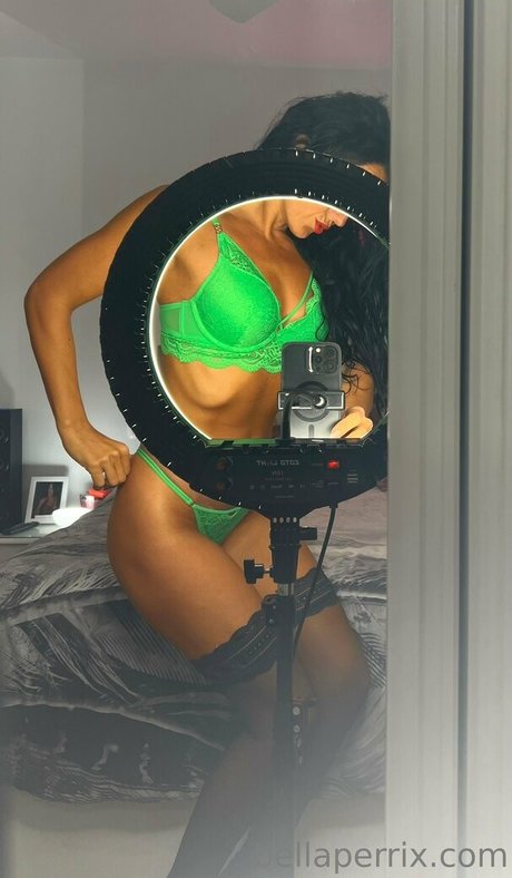 bellaperrix adult actress photos