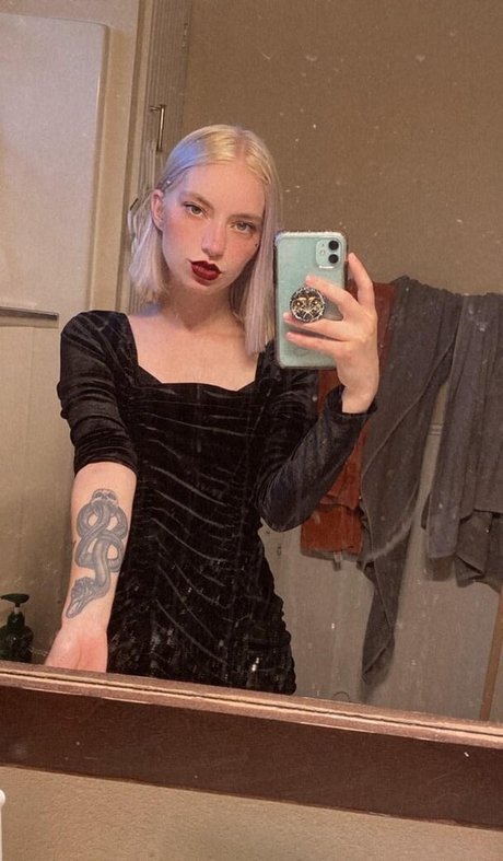 violets cabaret hd model images