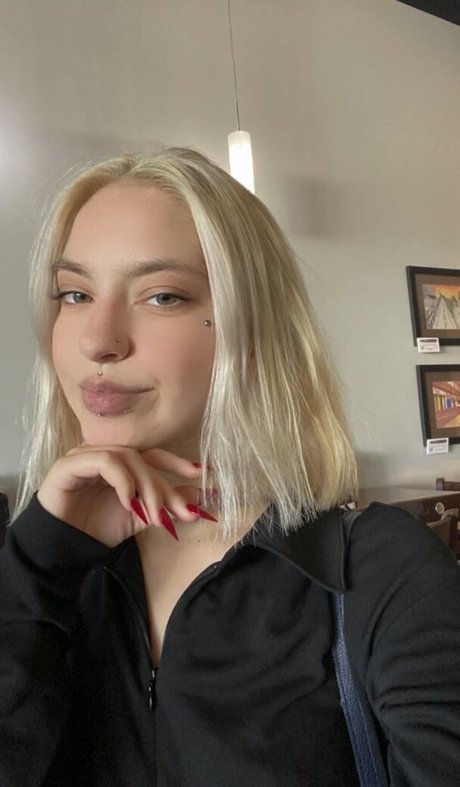 violets cabaret beautiful actress galleries