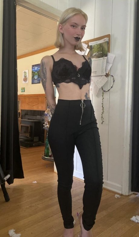 violets cabaret model exclusive img