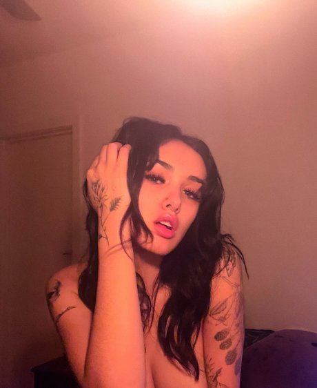 Akasha Collins perfect model image