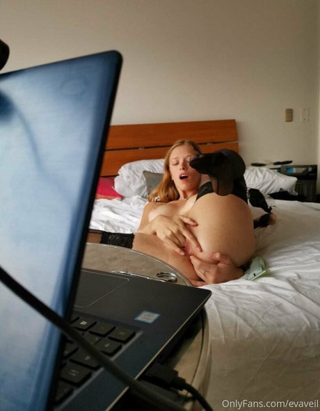 Evaveil naked pornstar pictures