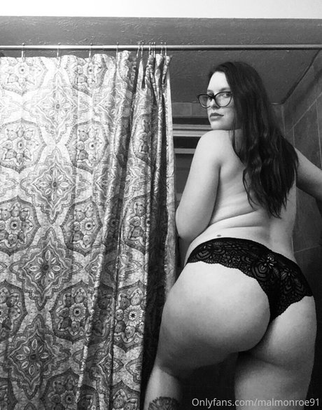 mal monroe star high quality photo