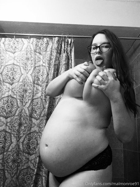 mal monroe model hot pictures