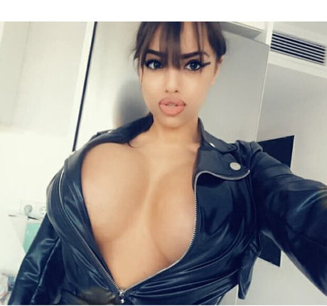 Atlanna1 model pretty picture