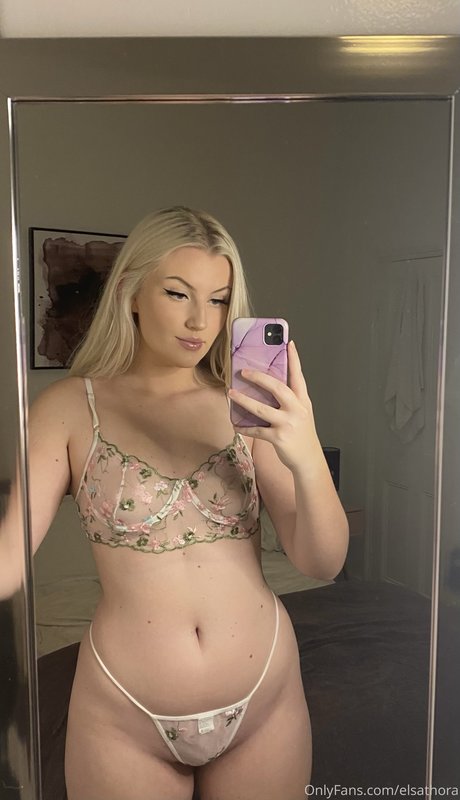 Elsathora model adult pic