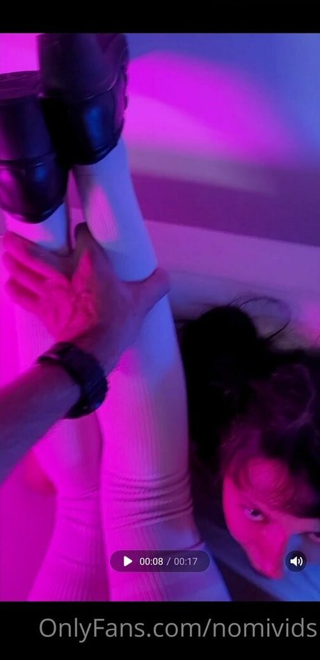 nomicakes model nude photos