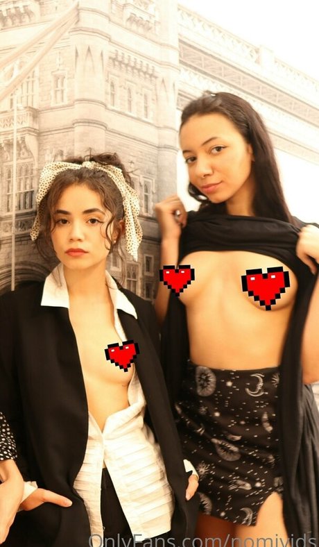 nomicakes nude model pictures