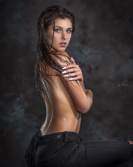 Leah Gotti star nude pic