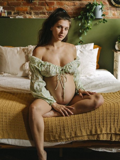 Leah Gotti porn model archive