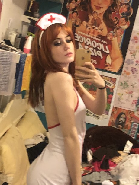 Clamgirl model naked image