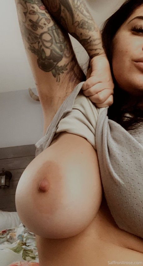 mommy milker saffron sex model photos