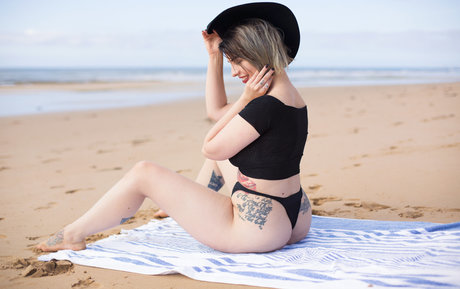 Ava Twitchling sexy pornstar archive