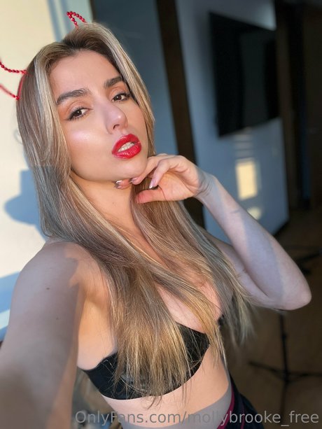 Molly Brooke pretty model img