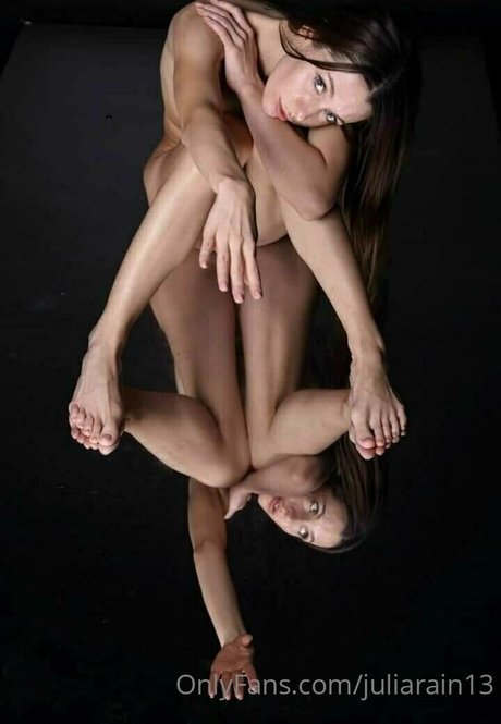 Julia Rain beautiful model pic