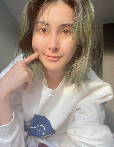 Sinastri nude model pics