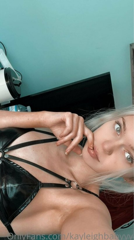 Kayleighbabyyy model art pic