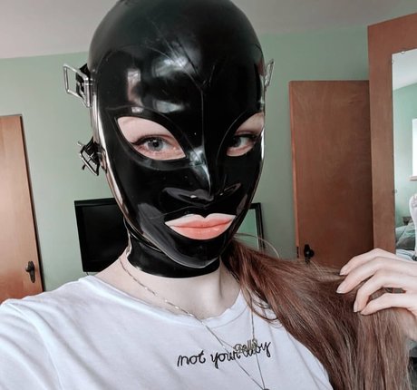 Mdollbot pornstar photo