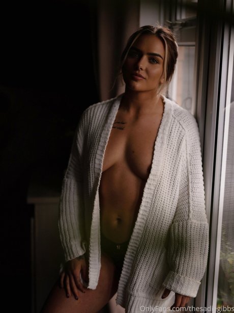 Sadie Gibbs pretty actress pics