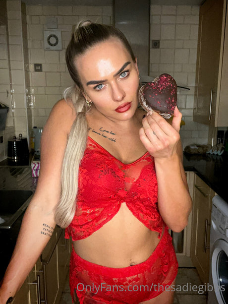 Sadie Gibbs star exclusive gallery