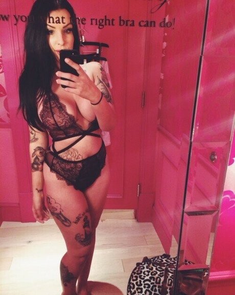 Bailey Arber porn model image