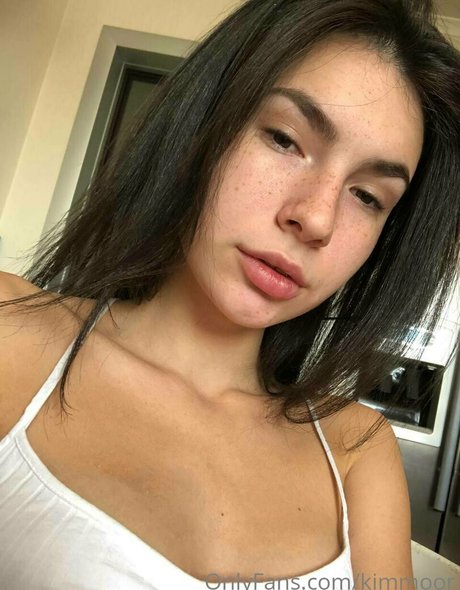 Kim Moor star hot image