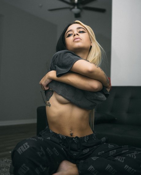 Lil Keyu nice model pic